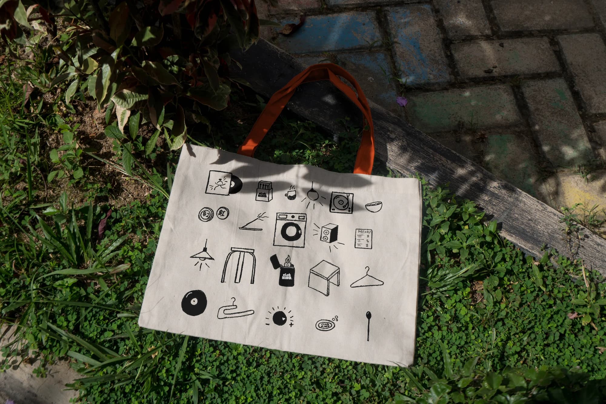 club KIND. illustrated tote in context